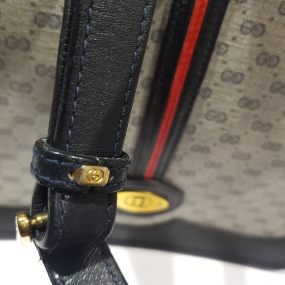 Authentic Vintage Gucci Micro GG Supreme Crossbody - Picture 6 of 16